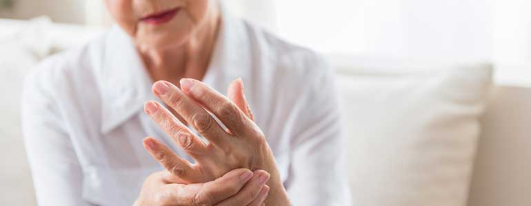 Buscando un Buen Tratamiento para la Artritis en las Manos ¿Con Veneno de Escorpión?