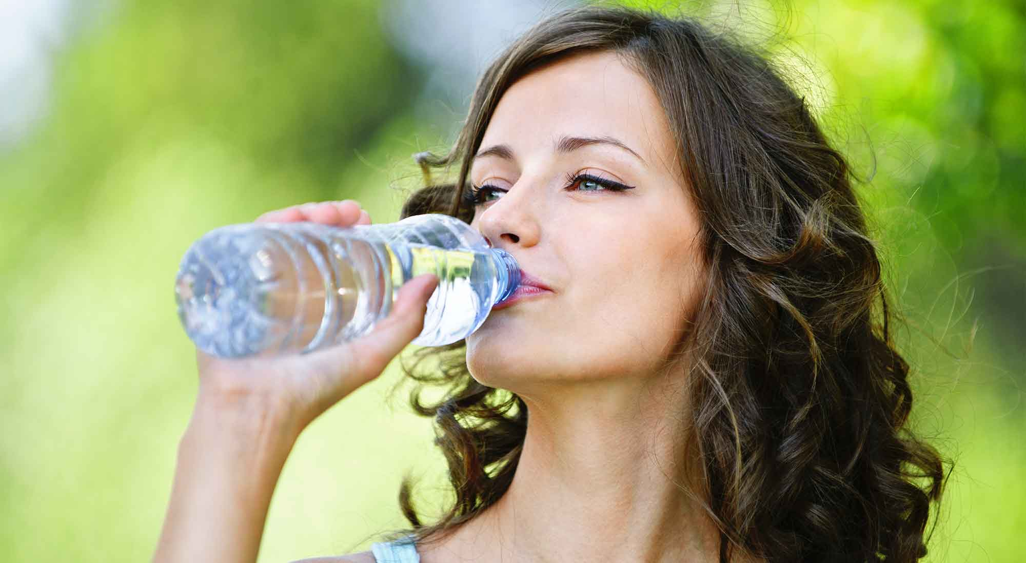 9 Razones por las cuales debe de tomar Agua